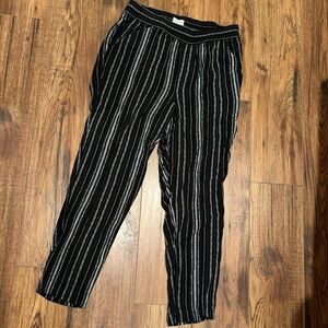 Size Small Jessica Simpson Striped Dress Pants. Lightweight. Has front pockets